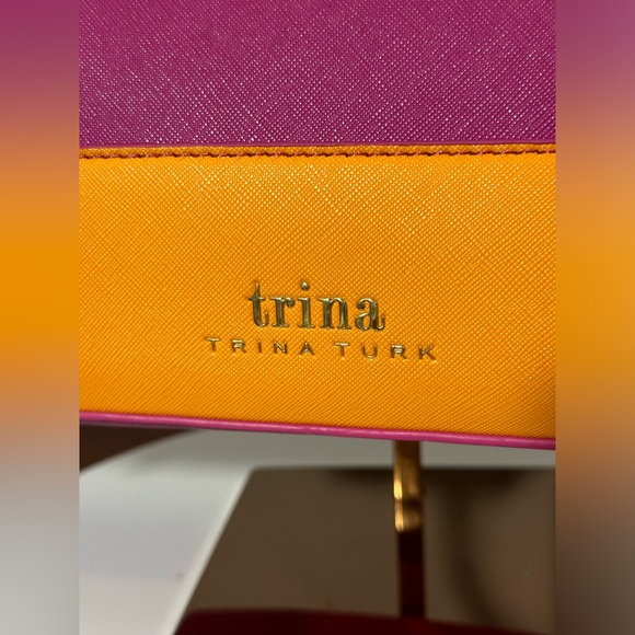 Trina Turk NWT cope lock satchel with shoulder strap detachable and adjustable - Picture 7 of 9